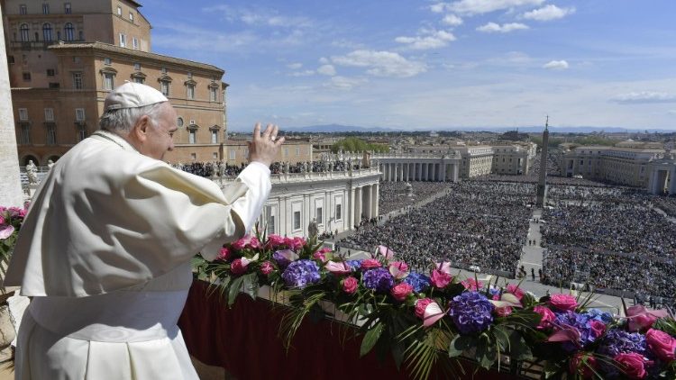 Pope Francis Celebrates Easter Sunday Mass In St Peter’s Square ...