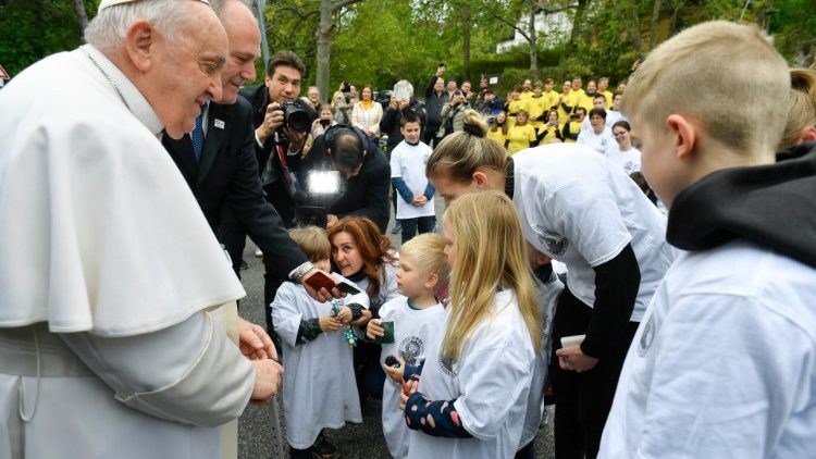 Inside look at Pope’s second day in Hungary – Catholic Sabah